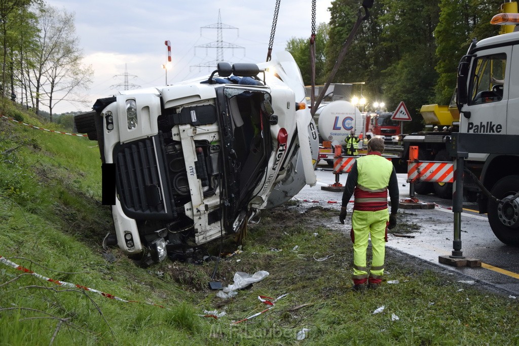 VU Gefahrgut LKW umgestuerzt A 4 Rich Koeln Hoehe AS Gummersbach P406.JPG - Miklos Laubert